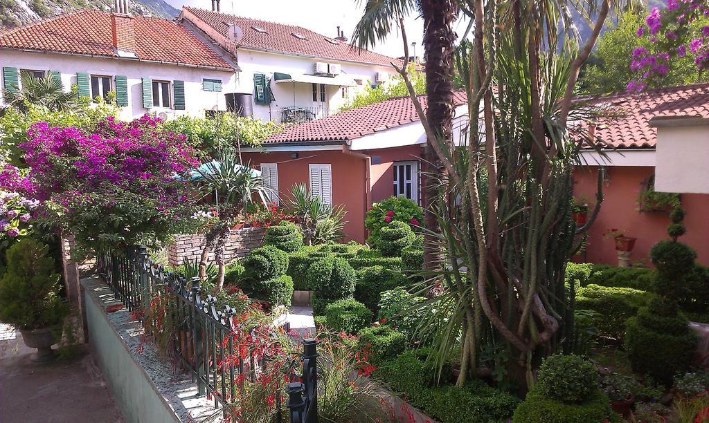 Apartment City Garden Kotor Værelse billede